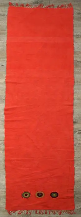 Chemin de table équitable Sphère Rouge en coton éthiopien filé, tissé et brodé à la main