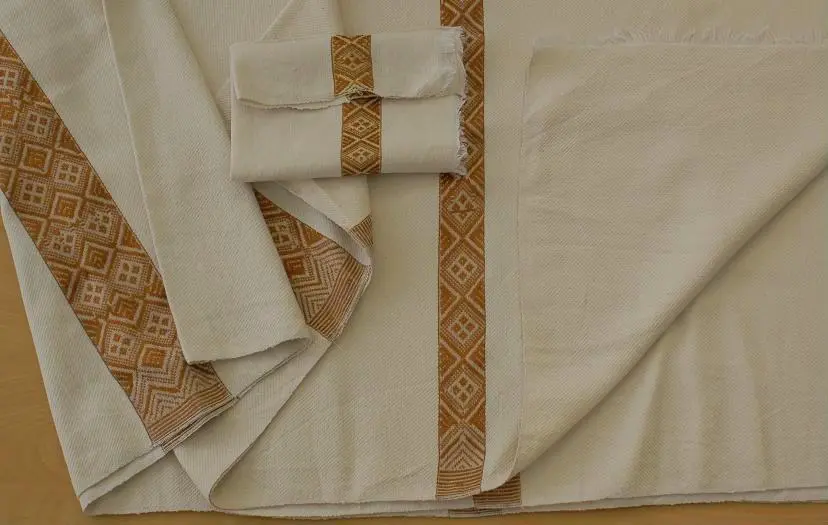 Nappe artisanale réversible Saba Ecru Tibeb Doré en coton éthiopien filé à la main et tissée à la main