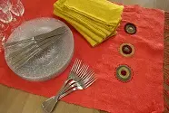 set de table artisanal rouge en coton éthiopien filé, tissé et brodé à la main