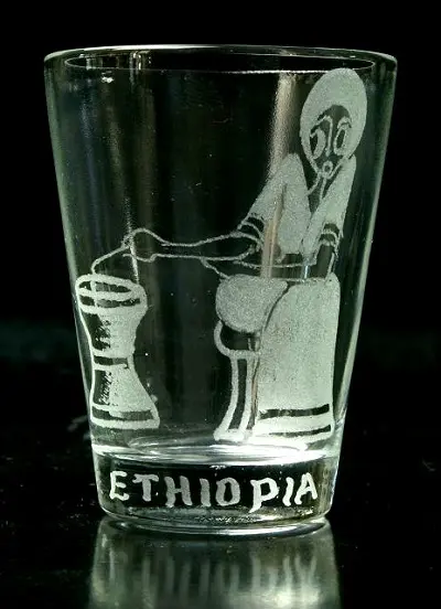 Verres à liqueur avec gravures traditionnelles éthiopiennes
