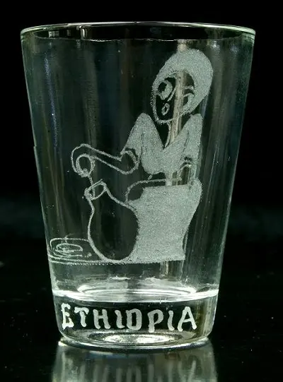 Verres à liqueur avec gravures traditionnelles éthiopiennes