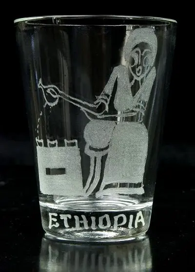 Verres à liqueur avec gravures traditionnelles éthiopiennes