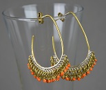 Boucles d'oreilles équitables ethiopiennes uniques entièrement faites à la main en laiton et perles de verre faites aussi à la main