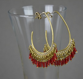 Boucles d'oreilles équitables ethiopiennes uniques entièrement faites à la main en laiton et perles de verre faites aussi à la main