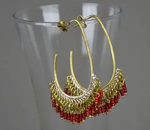 Boucles d'oreilles Konjit Rouge entièrement faites à la main en laiton et perles de verre