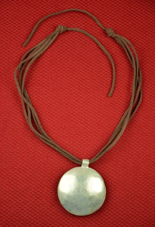 collier éthiopien Abyssinia Chocolat Busqué entièrement fait à la main en matériaux recyclés plaqués argent