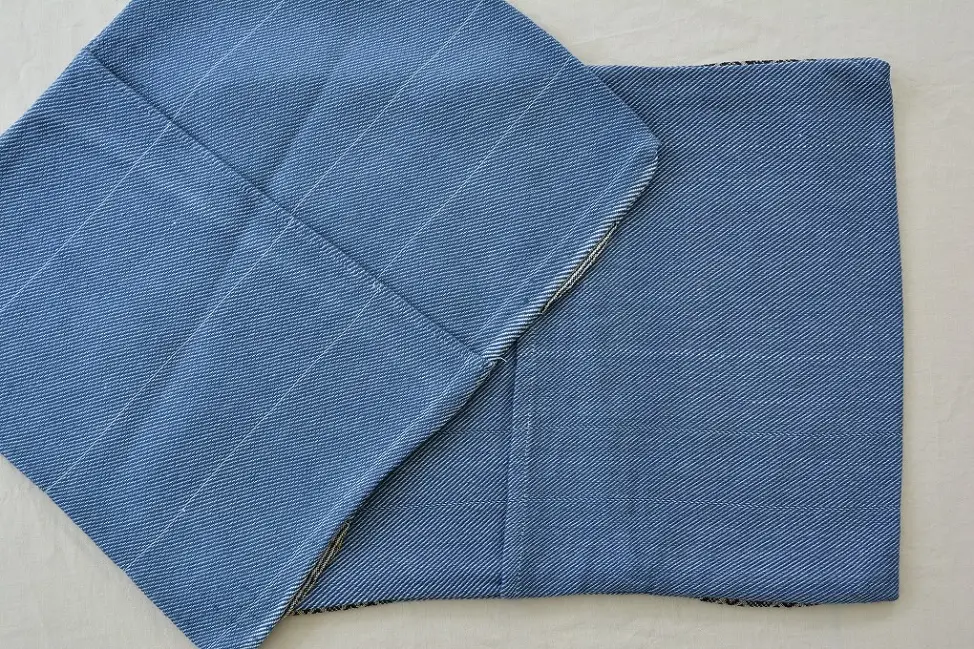 Housse de coussin bleue en coton éthiopien