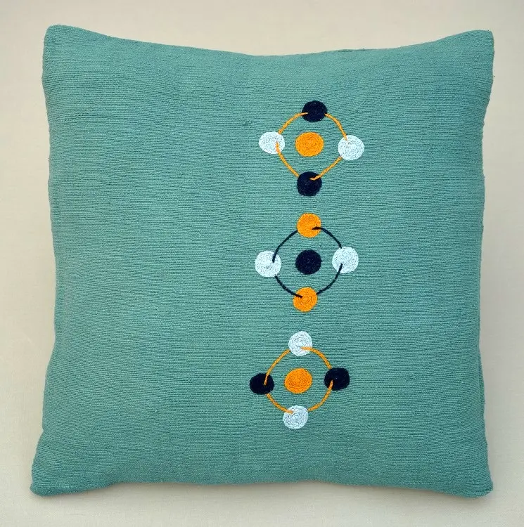 Housse de coussin Atomic Forêt en coton éthiopien filé, tissée et brodée à la main
