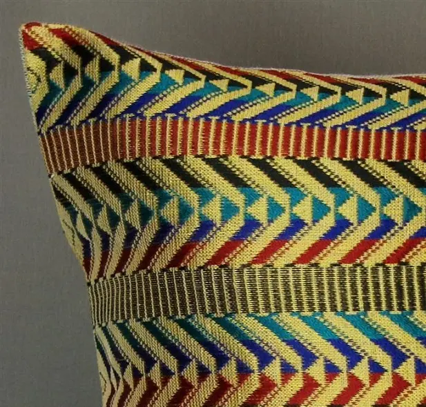Housse de coussin Chevrons Arc en Ciel en coton éthiopien filé à la main et rayonne