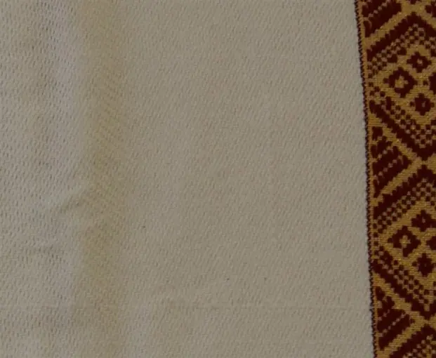 Housse de coussin Tribu Rouge avec Tibeb majoritairement en coton éthiopien, tissée artisanalement