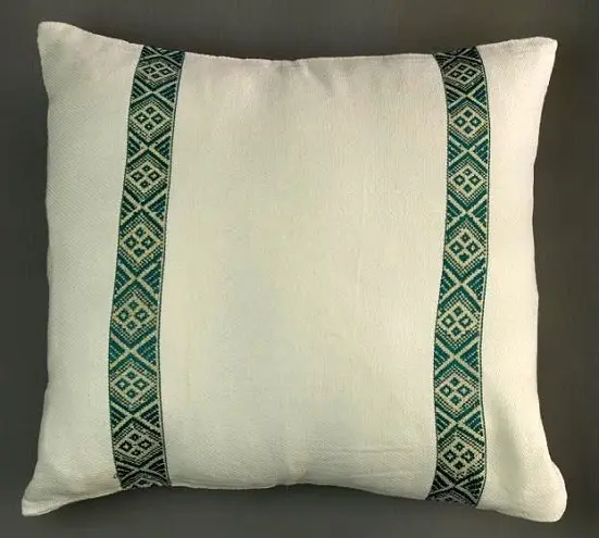 Housse de coussin Tribu Vert avec Tibeb majoritairement en coton éthiopien, tissée artisanalement