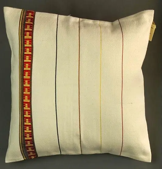 Housse de coussin Cubic Rouge Café avec Tibeb en coton éthiopien et rayonne, tissée artisanalement