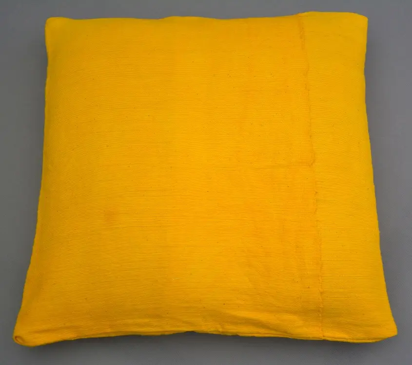 Housse de coussin Dahlia Bouton d'Or en coton éthiopien filé, tissée et brodée à la main