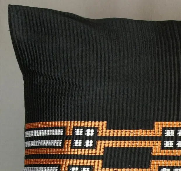 Housse de coussin Ethnique noir en coton éthiopien filé à la main et rayonne