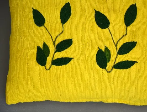 Housse de coussin Rameau Banane en coton éthiopien filé, tissée et brodée à la main