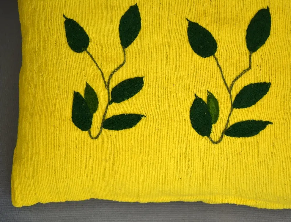 Housse de coussin Rameau Banane en coton éthiopien filé, tissée et brodée à la main