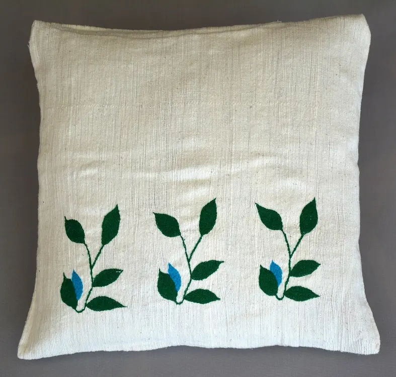 Housse de coussin Rameau Ecru en coton éthiopien filé, tissée et brodée à la main