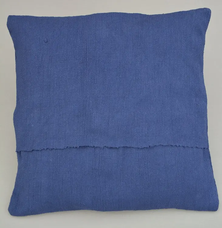 Housse de coussin Rameau Marine en coton éthiopien filé, tissée et brodée à la main
