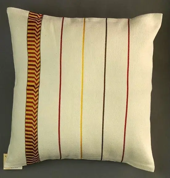 Housse de coussin Serpe Rouge Café avec Tibeb en coton éthiopien et rayonne, tissée artisanalement