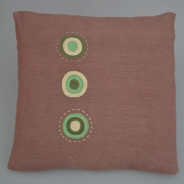Housse de coussin Sphère Chocolat en coton éthiopien filé, tissée et brodée à la main