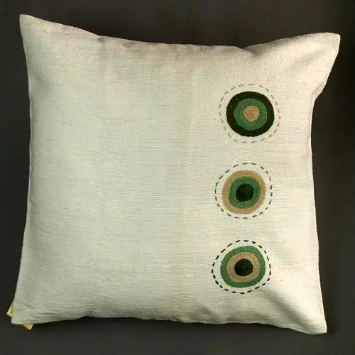 Housse de coussin Sphère Ecru en coton éthiopien filé, tissée et brodée à la main