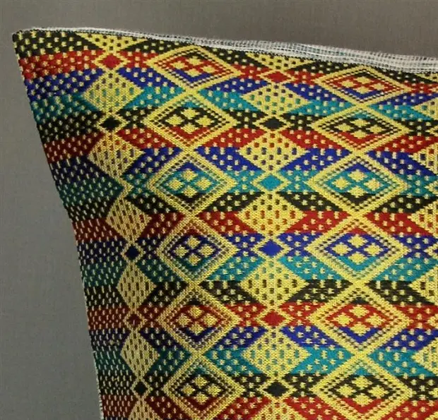 Housse de coussin Tibeb Arc en ciel en coton éthiopien filé à la main et rayonne