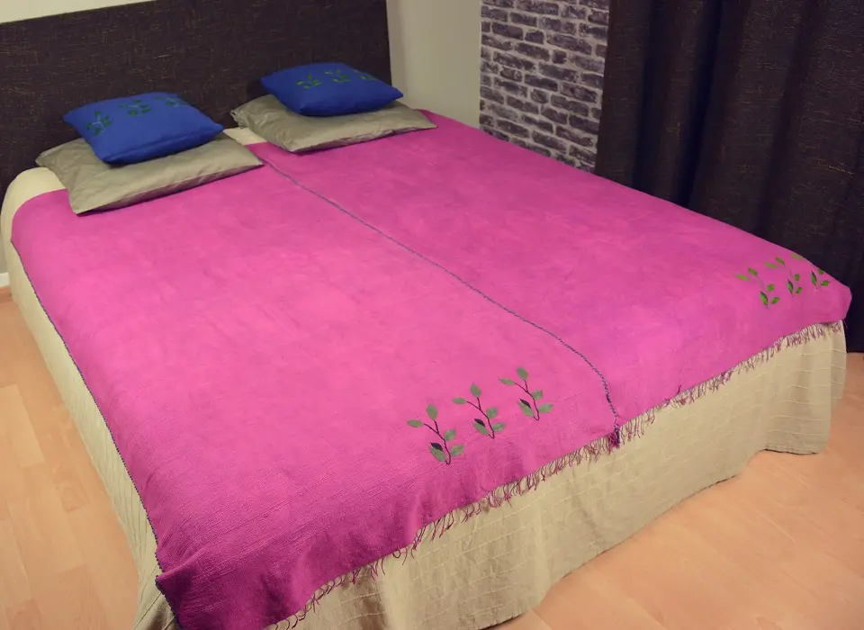 Jeté de canapé, couvre lit Rameau Magenta fait main en coton éthiopien