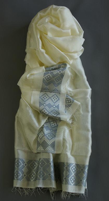 Echarpe éthiopienne équitable en coton éthiopien mélangé à de la rayonne: Ecru & gris.