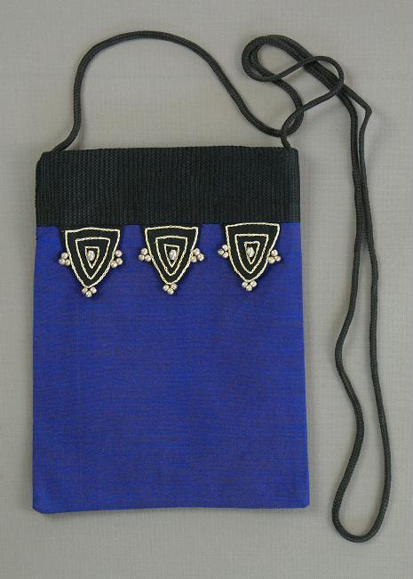 Sacoche éthiopienne équitable bleu marine pour smartphone tissée à la main en Ethiopie