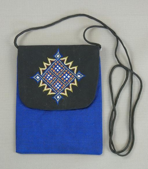 Sacoche éthiopienne équitable bleu noir pour smartphone tissée à la main en Ethiopie