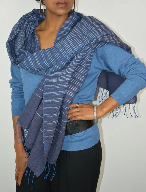 Echarpe équitable azur cobalt en Gaby avec coton éthiopien filé à la main à gros fil