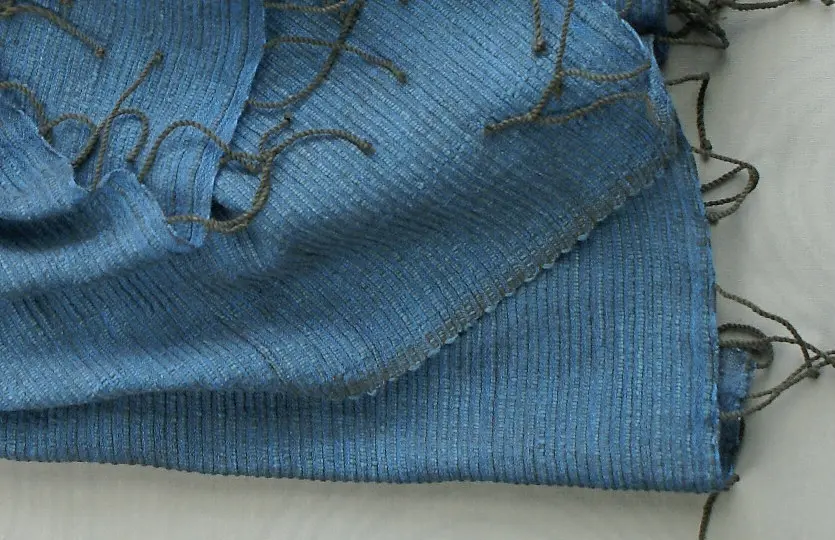 Echarpe équitable bleue en Gaby avec coton éthiopien filé à la main à gros fil
