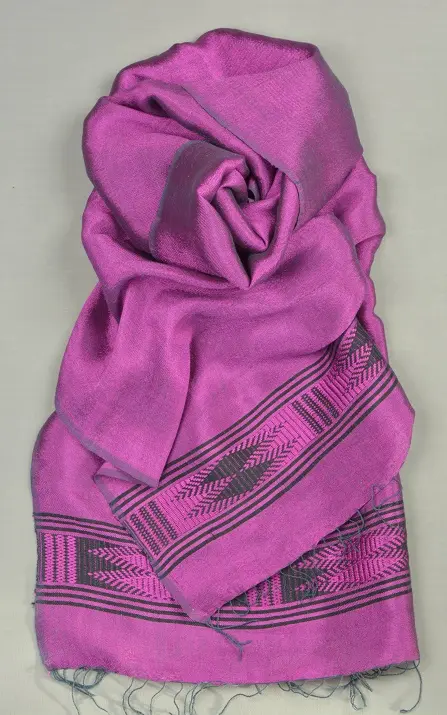 Echarpe artisanale Fuchsia Noir en coton éthiopien mélangé à de la rayonne, tissée à la main