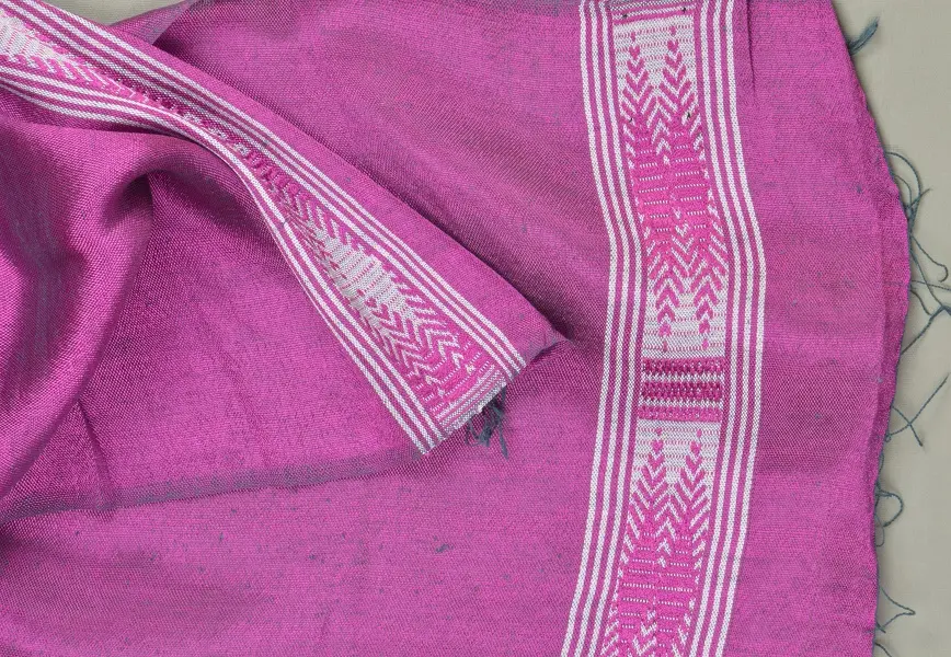 Echarpe équitable Fuchsia Blanc en coton éthiopien mélangé à de la rayonne, tissée à la main