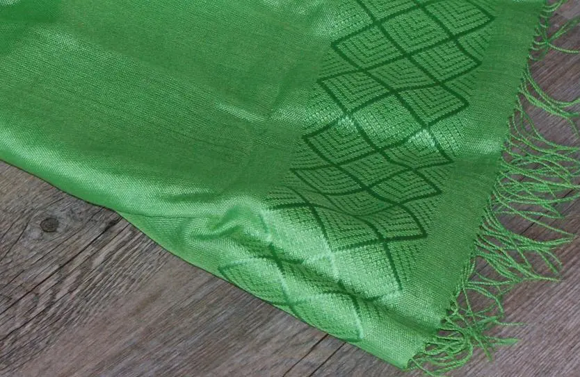 Echarpe africaine verte en Rayonne & Polyester tissée à la main