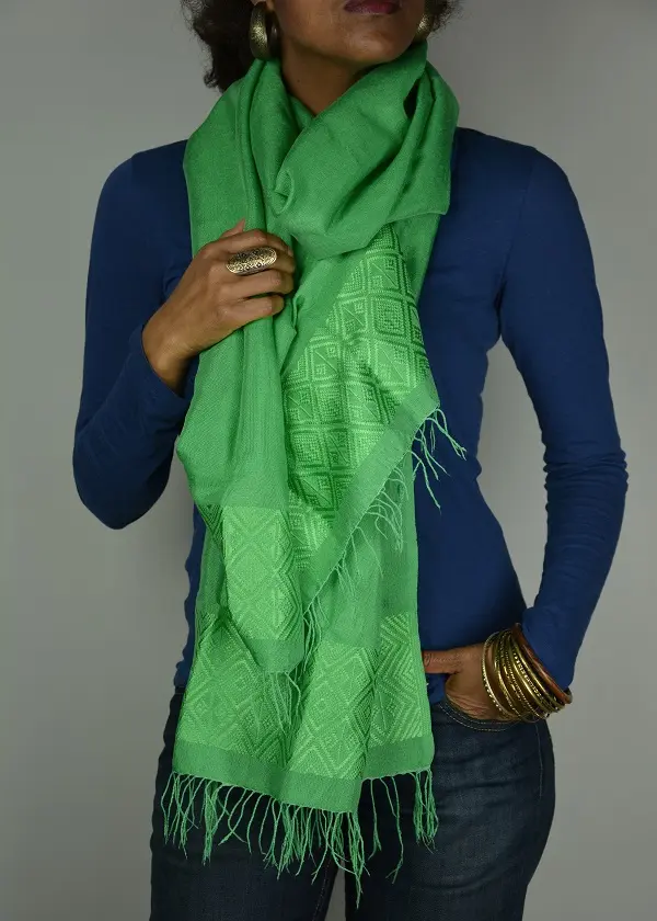 Echarpe africaine verte en Rayonne & Polyester tissée à la main