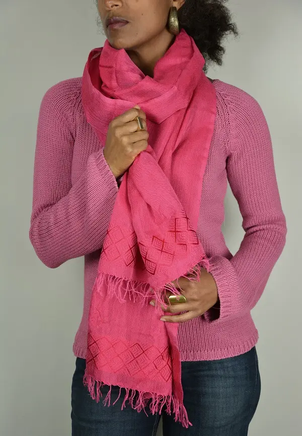 Echarpe africaine Fuchsia en Rayonne & Polyester tissée à la main