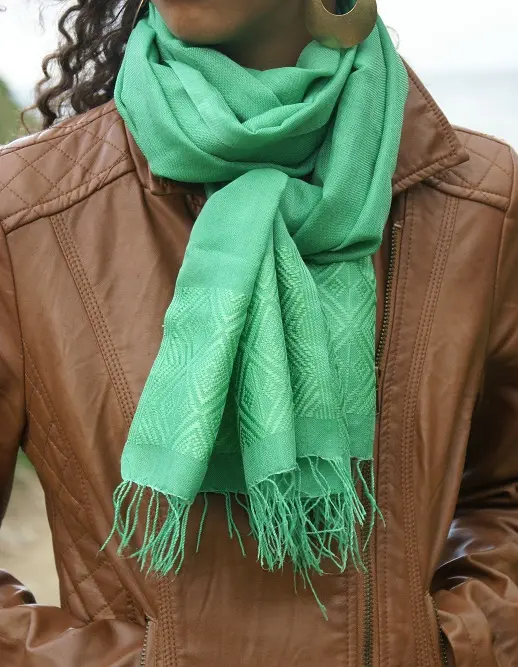 Echarpe africaine verte en Rayonne & Polyester tissée à la main