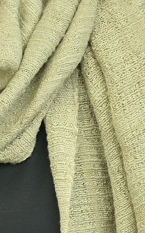 Echarpe éthiopienne tilleul en pure soie sauvage filée, tissée et teinte à la main