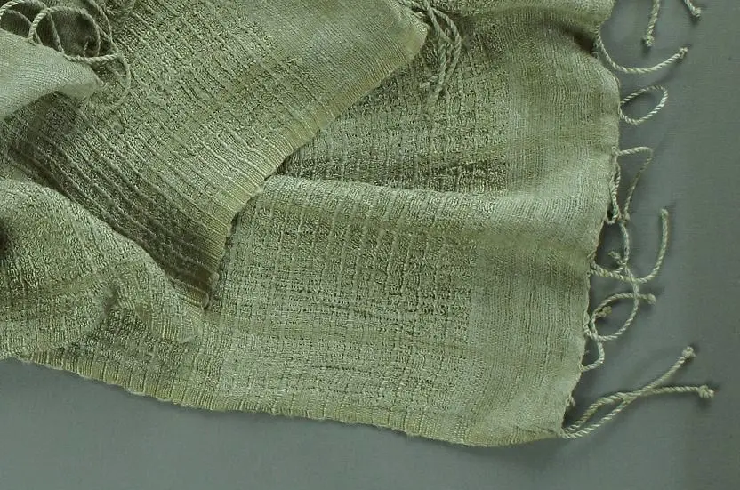 Echarpe éthiopienne tilleul en pure soie sauvage filée, tissée et teinte à la main