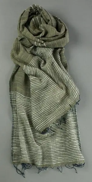 Echarpe éthiopienne verte en soie sauvage et coton filée, tissée et teinte à la main
