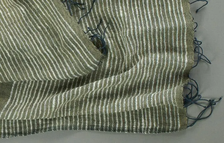 Echarpe éthiopienne verte en soie sauvage et coton filée, tissée et teinte à la main