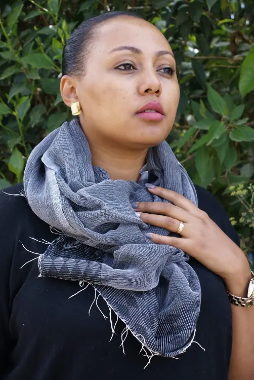 Echarpe équitable en coton éthiopien et rayonne: Gris Anthracite