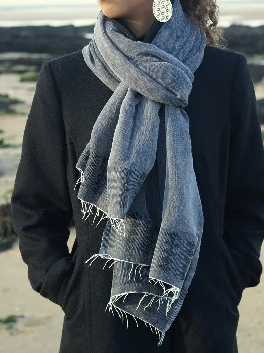 Echarpe équitable Gris Anthracite en coton éthiopien mélangé à de la rayonne et tissée à la main