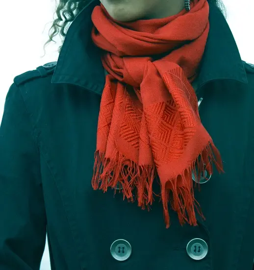 Echarpe africaine rouge en Rayonne & Polyester tissée à la main