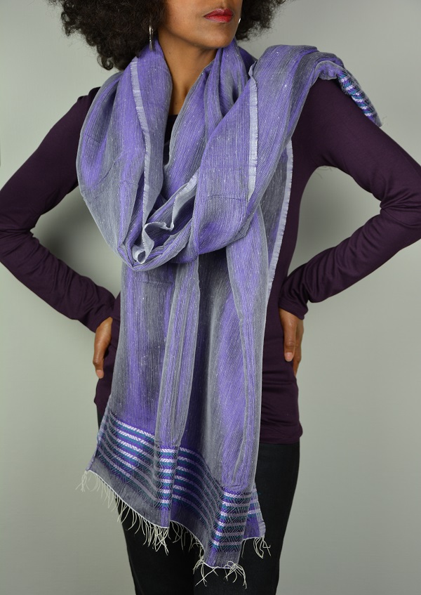 Douce écharpe ethiopienne équitable Violet bleu en coton éthiopien et rayonne.