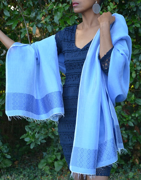 Très Belle écharpe ethiopienne équitable bleue en coton éthiopien et rayonne.