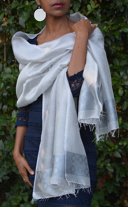 Echarpe équitable éthiopienne en coton éthiopien mélangé à de la rayonne: Gris foncé.