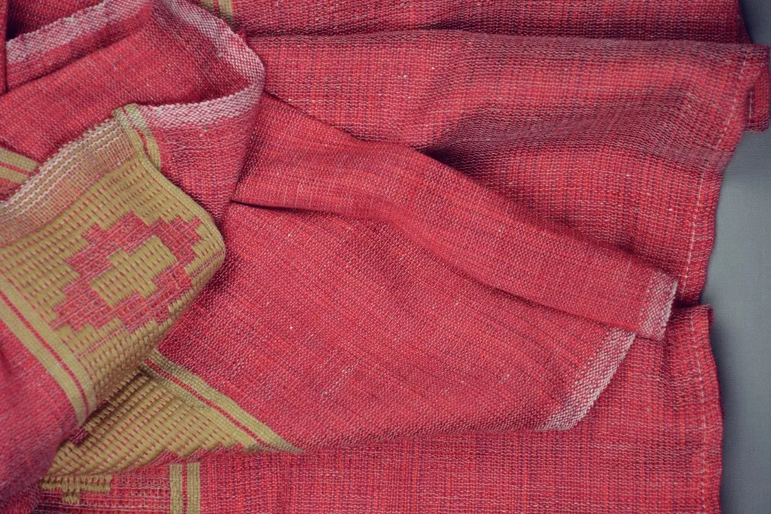 Echarpe éthiopienne carmin en polyester et tissée à la main