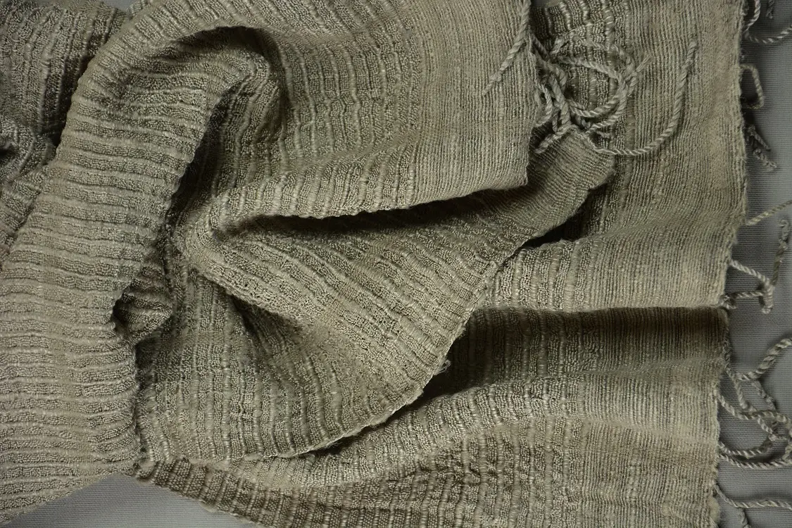 Echarpe ethiopienne Acier en pure soie sauvage tissée à la main.